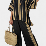 Adéla – udoban oversized prugasti top i slobodne lanene hlače