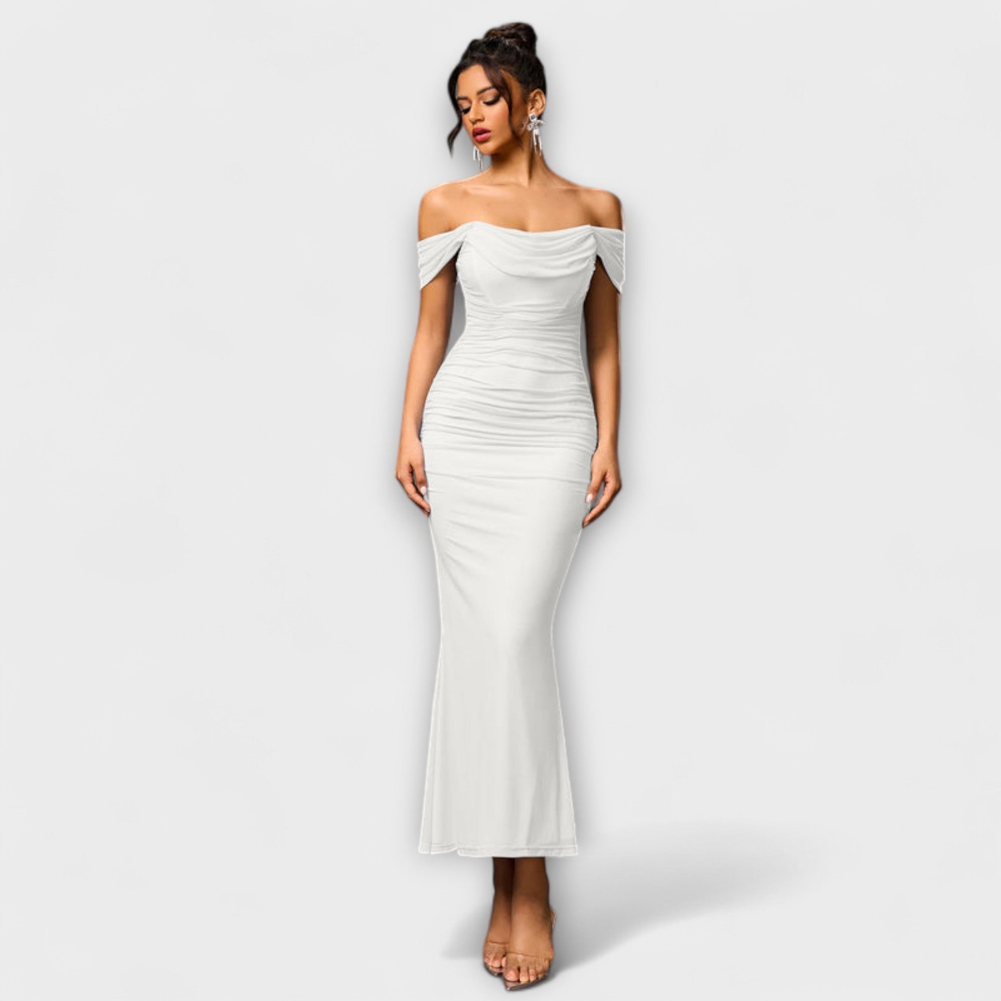 Ione - Bodycon haljina s otvorenim ramenima i volanima
