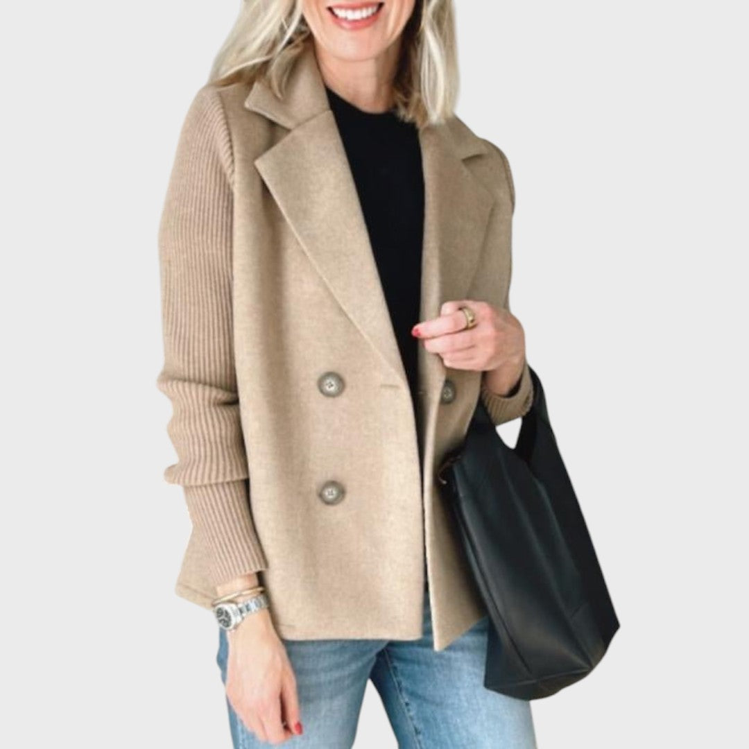 Emma – Elegantni sako s pletenim rukavima